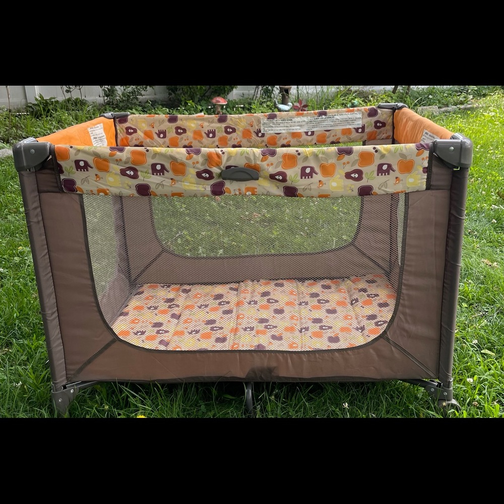 Cosco funsport play yard